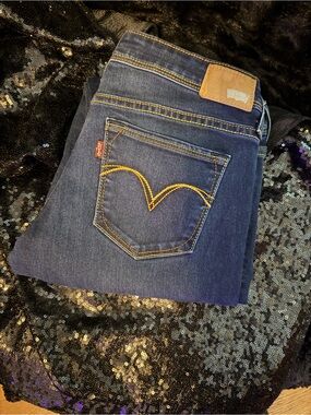 Levi's Low Rise Women’s Dark Blue Classic Straight Jeans Orange/Yellow Detail